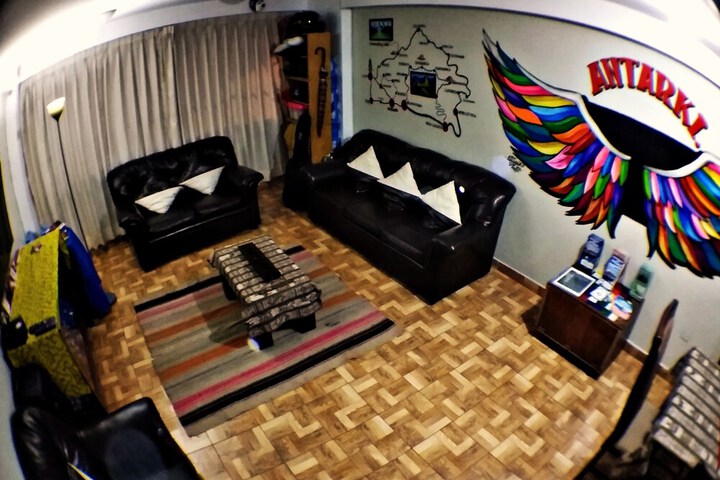 Lounge 9 of 22