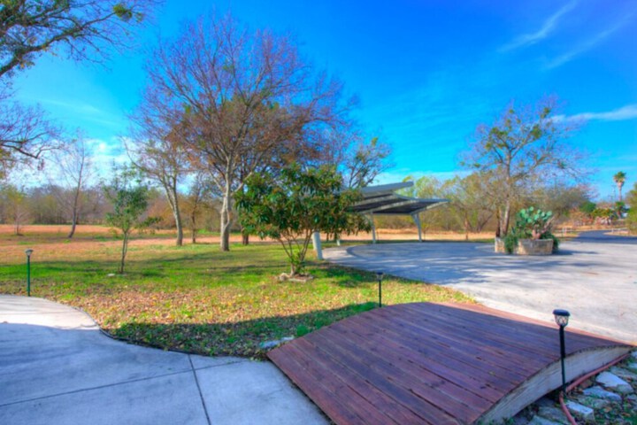 Property Grounds 27 of 35