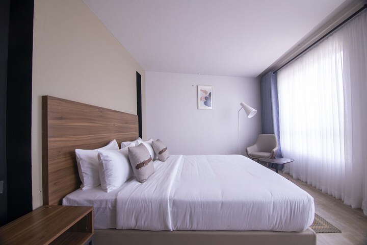 Room 10 of 29