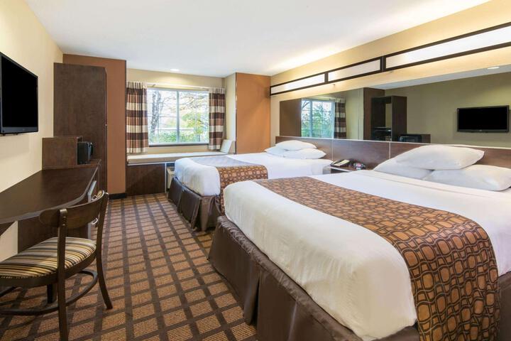 1 Queen Bed (12 of 13)