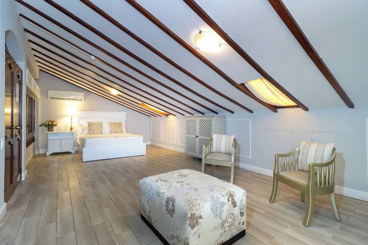 Room 13 of 48
