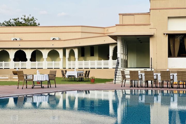 Hotel Pool