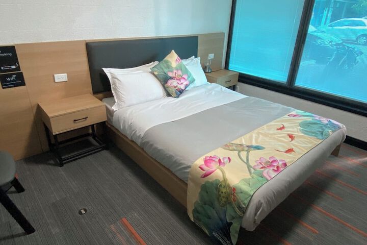 Room 8 of 28