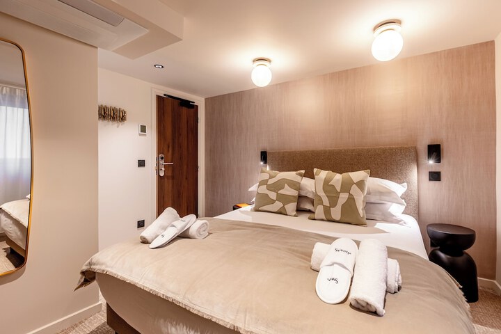 Room 53 of 82