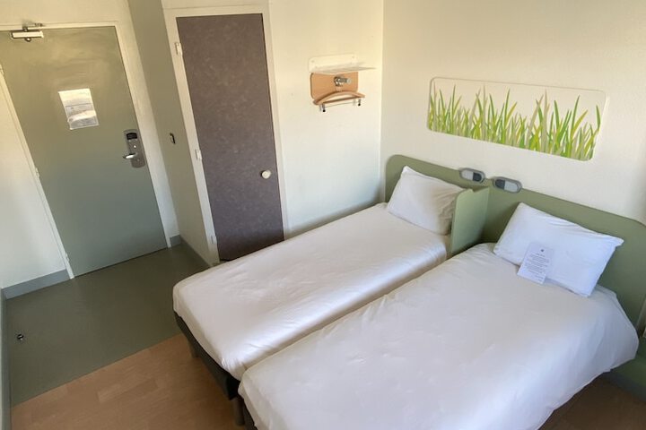 Room 17 of 60