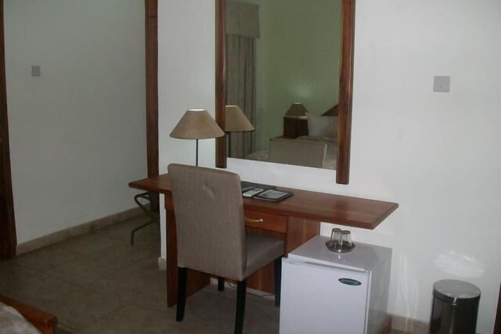 Room 25 of 34