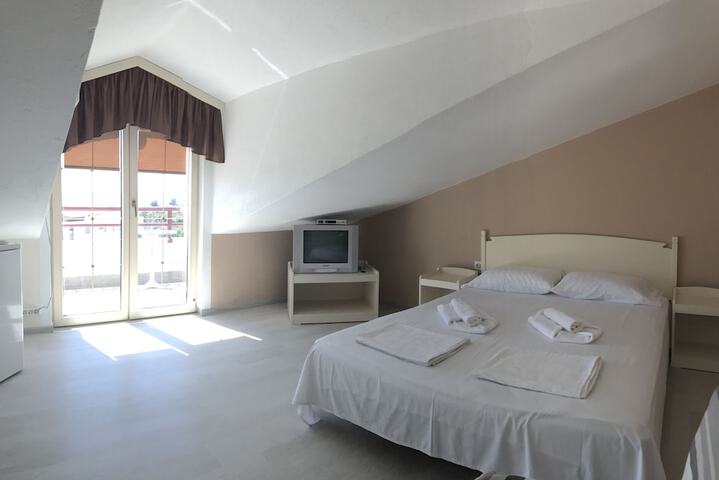 Room 14 of 52