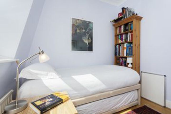 Room 9 of 20