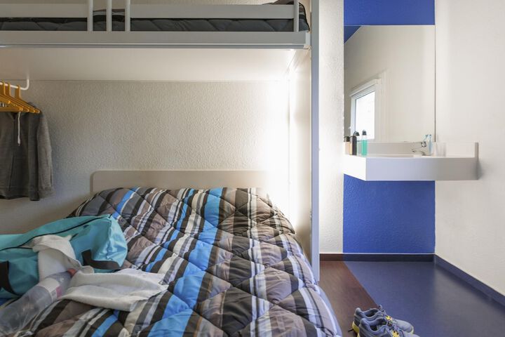 Room 13 of 31