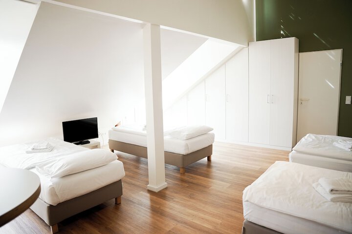 Room 46 of 76