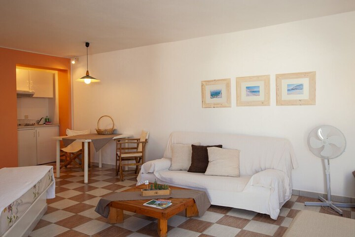Room 4 of 18