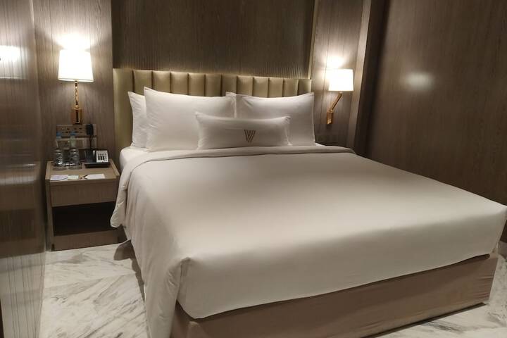 Room 11 of 43