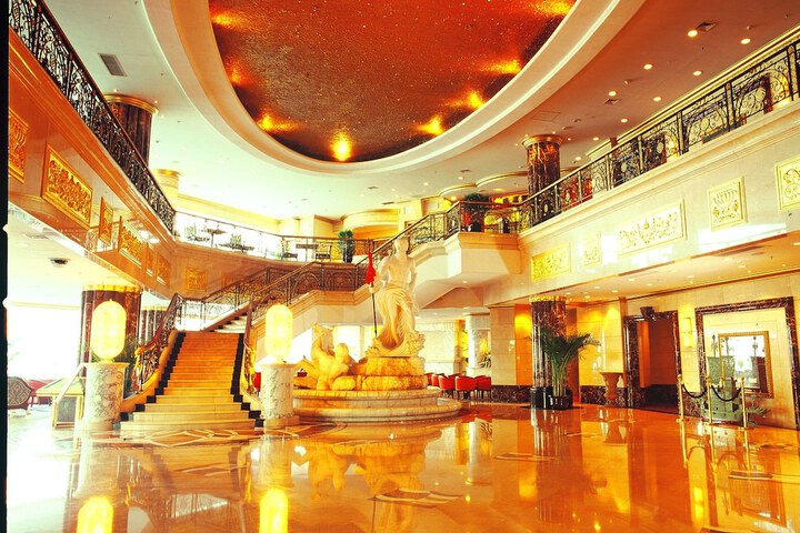 Entrance & Lobby
