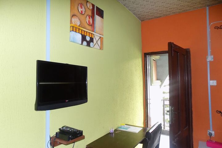 Room 9 of 27