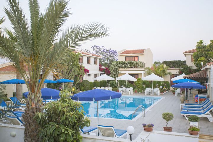 Hotel with Pool
