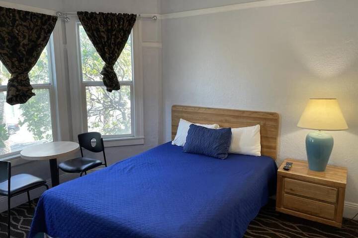 Single Room 1 Double Bed Shared Bathroom (4 of 19)