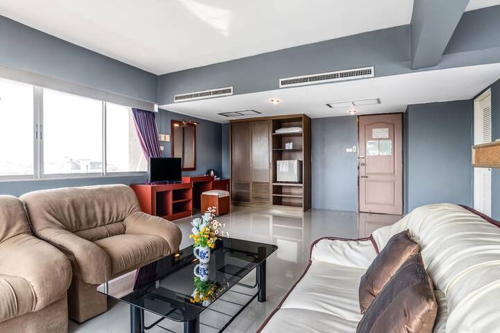 Room 18 of 28