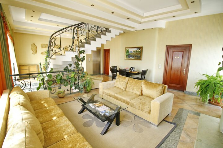 Hotel 4 of 57