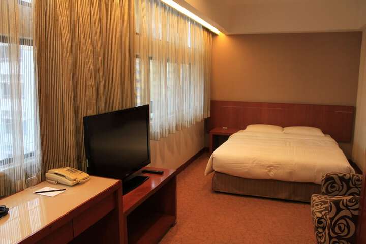 Room 5 of 40