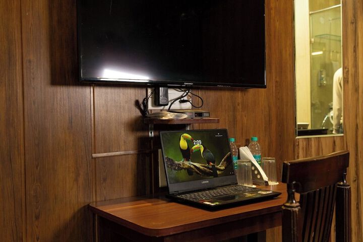Room 6 of 25