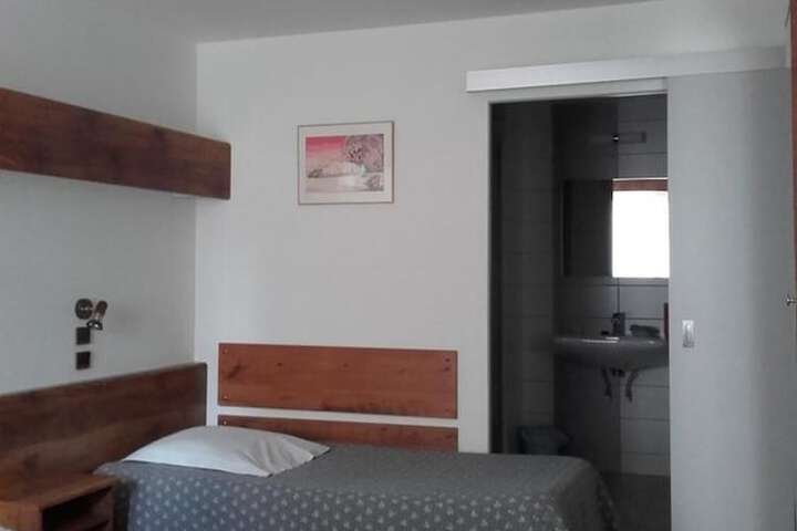Room 4 of 28