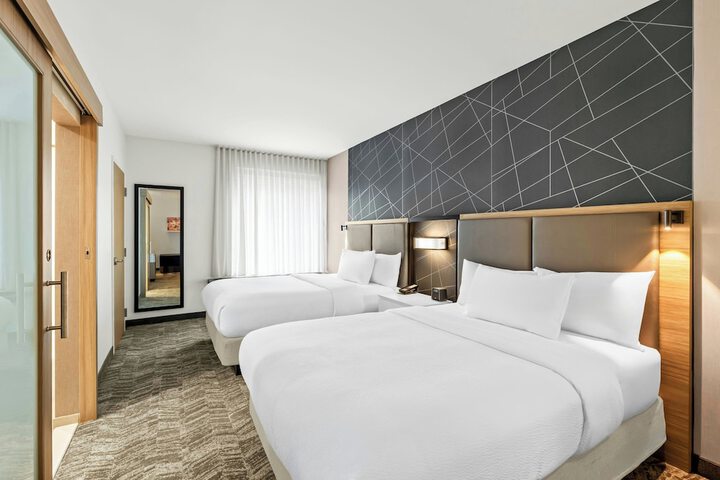 Room 8 of 40