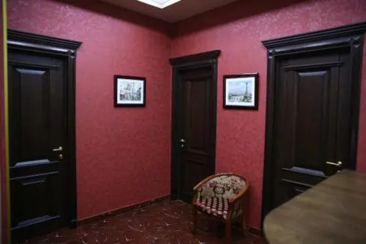Room 12 of 18