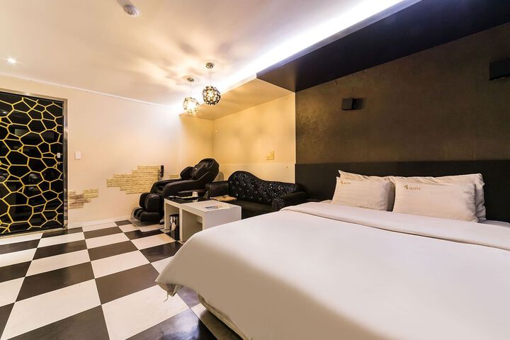 Room 54 of 92