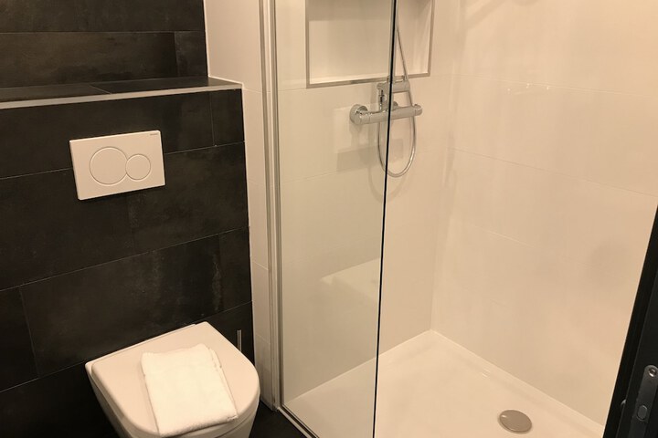 Room 34 of 75