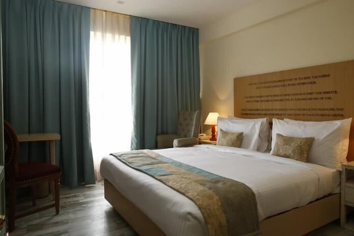 Room 11 of 24