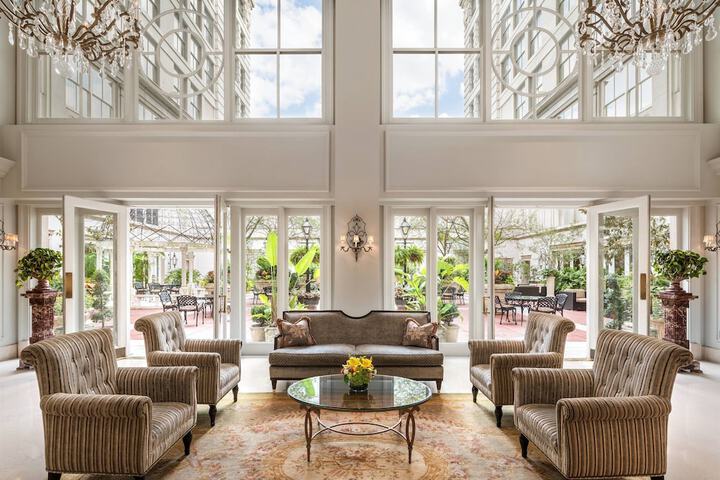 Lobby lounge