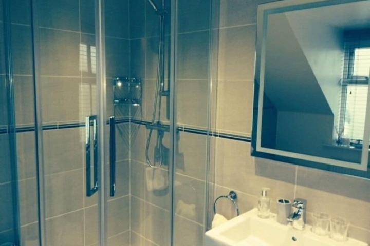 Room 15 of 28
