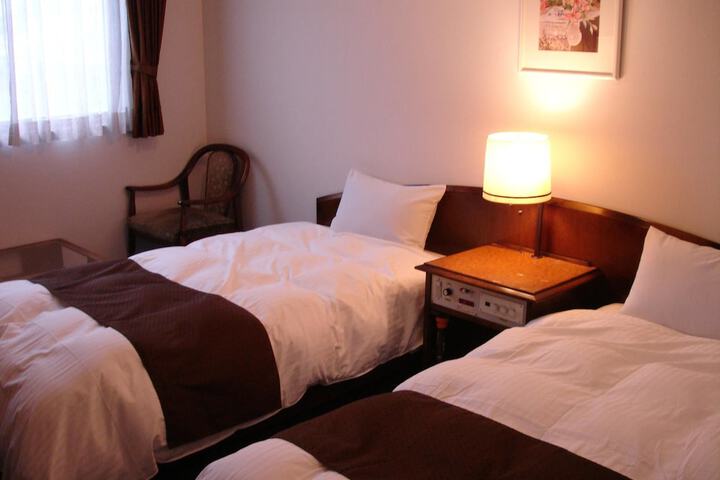Room 4 of 27