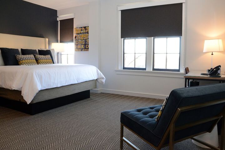1 King Bed (6 of 17)