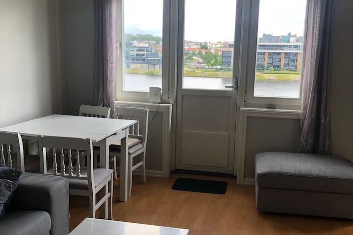 Room 6 of 12