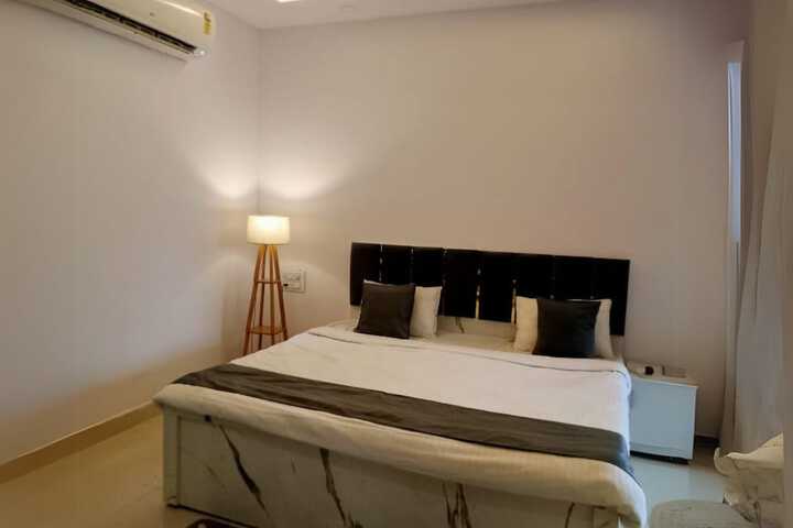 Room 4 of 6