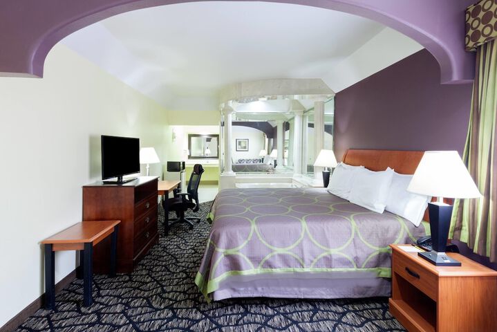 Room 16 of 40