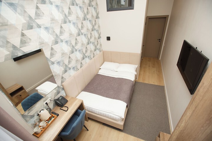 Room 3 of 9