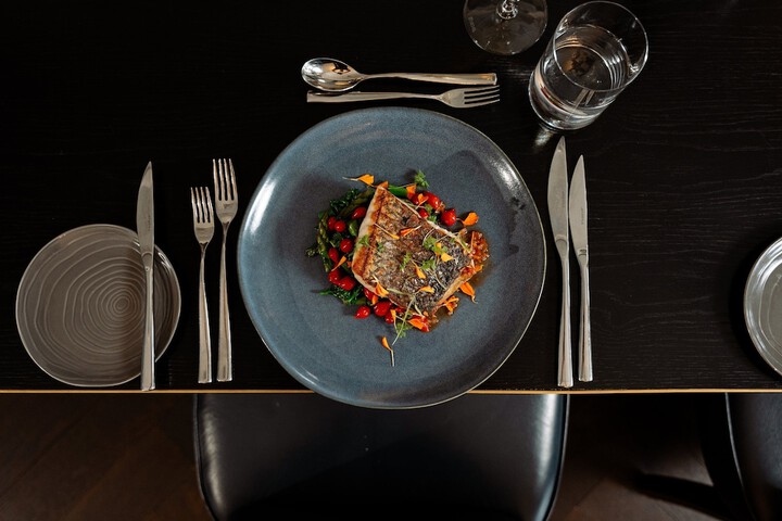 Dining 80 of 143