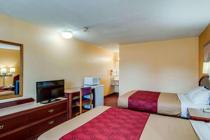 2 Double Beds (13 of 14)