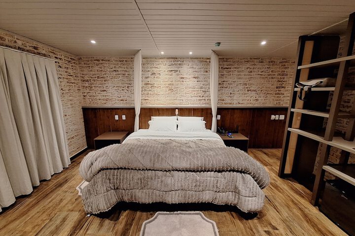 Room 53 of 82