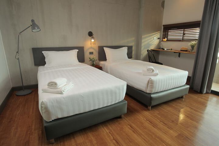 Room 8 of 50