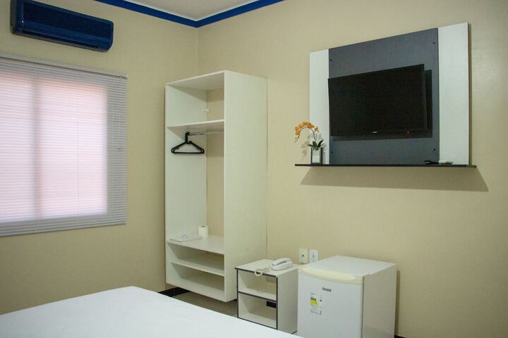 Room 9 of 16