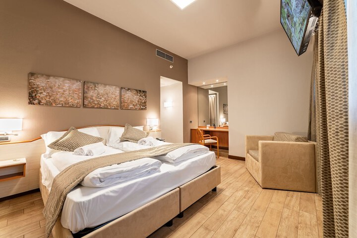 Room 4 of 60