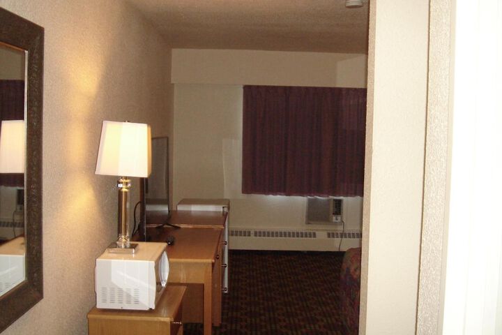 Room 11 of 32