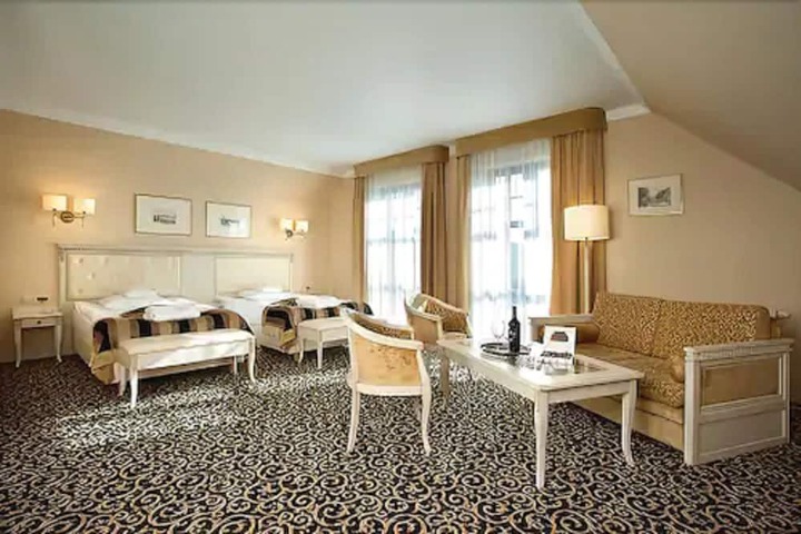 Room 13 of 46