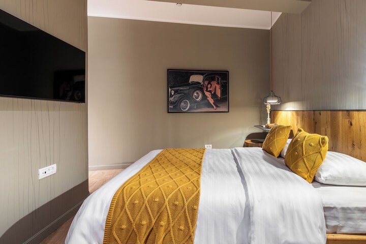 Room 27 of 80