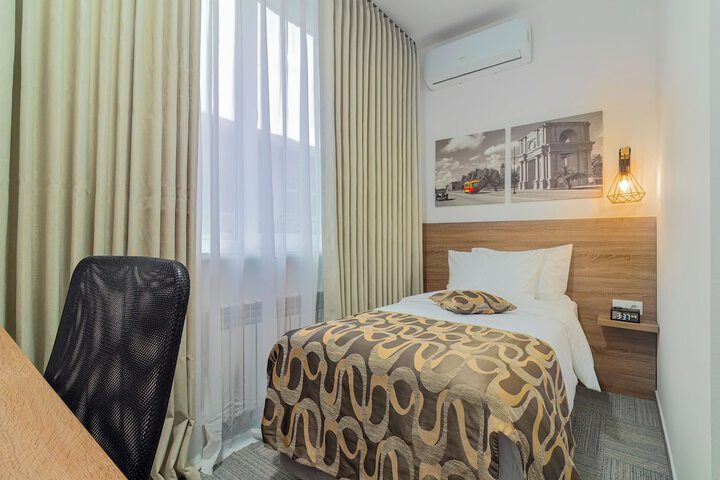 Room 32 of 71