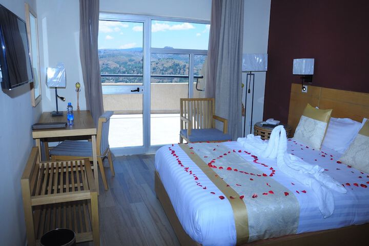 Room 17 of 25
