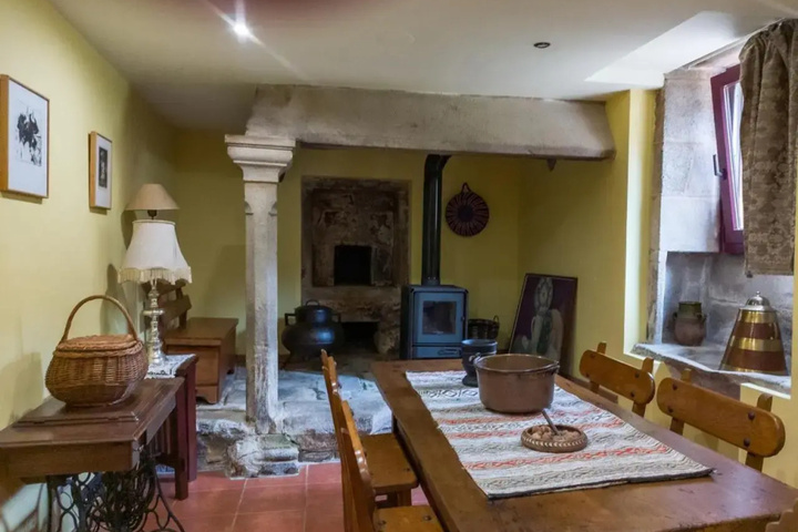 Room 3 of 20
